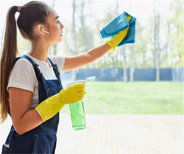 Cleaning-tech wiping glass window